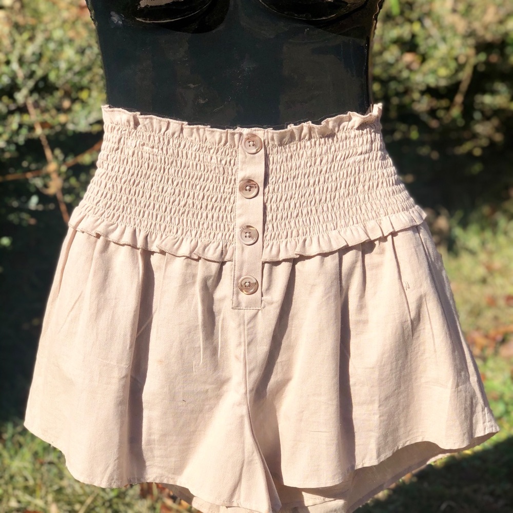 SOLD 🥳 HOST PICK 🥳 Tan Paper Bag Shorts